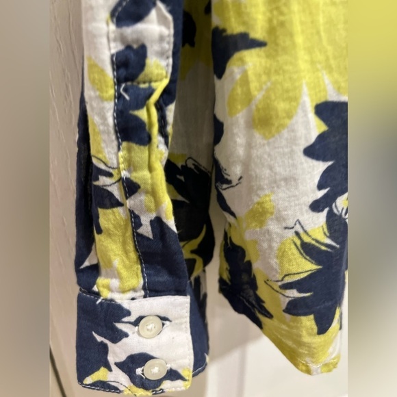 Gap Women’s The Boyfriend Fit Shirt cotton Button Down size medium - Picture 4 of 6